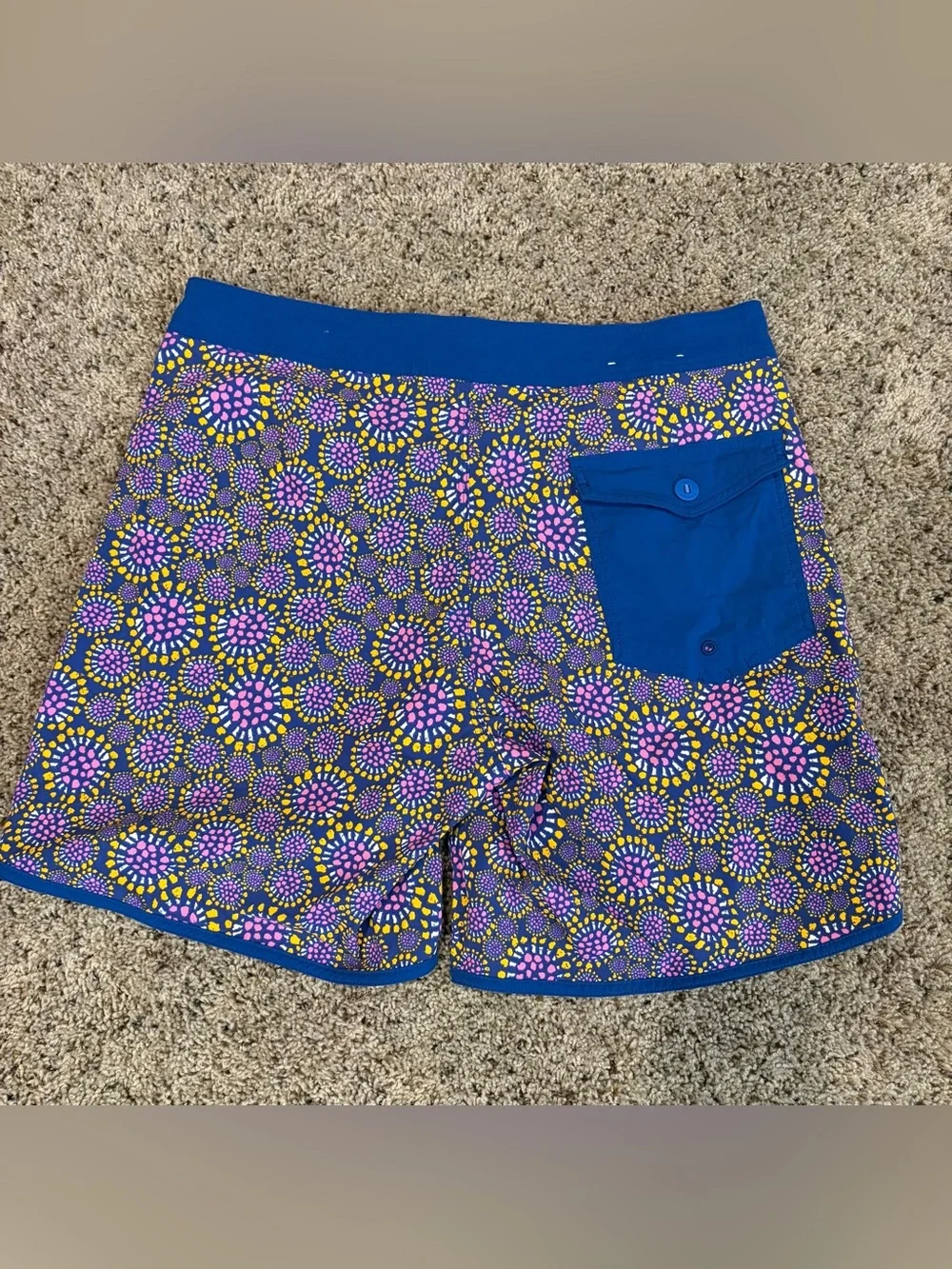 NWOT Patagonia Swim Trunks, Men’s Large Scallop Hem Wavefarer Boardshorts